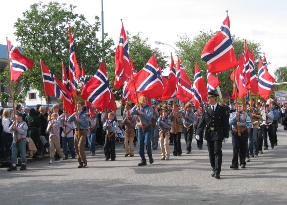 Ill. Flaggborg. Greyhoundsweb ett år